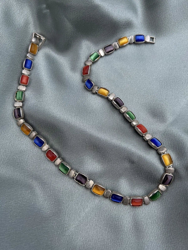 Цветное ожерелье из камней с эффектом "Кошачьего глаза"